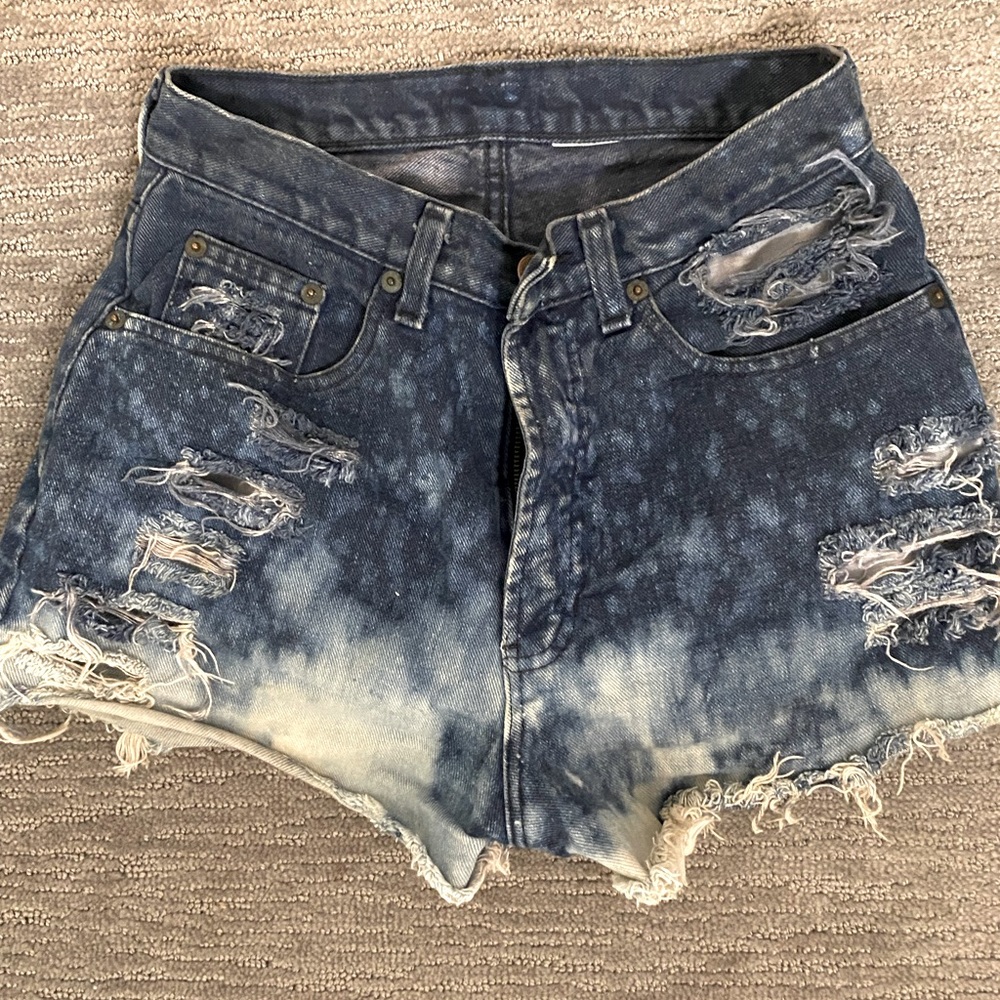 High waist ripped jean shorts